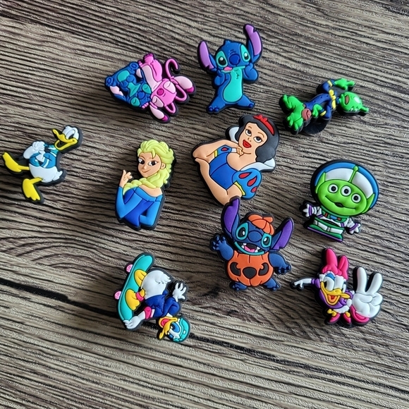 Cartoon Shoe Charms Various New - Picture 1 of 4